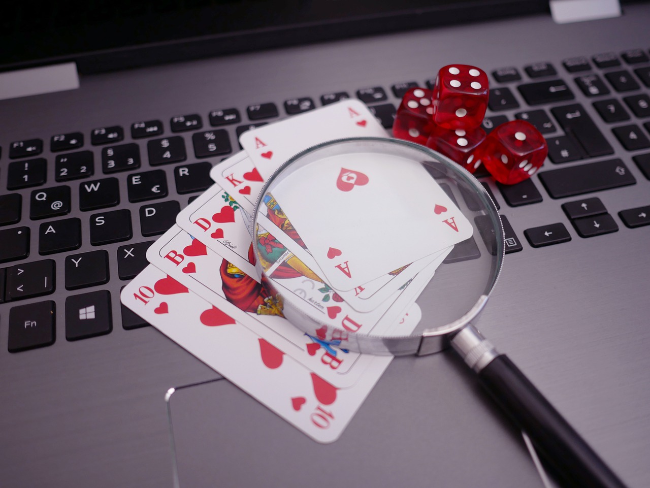 Read Opponents Like a Pro in Online Poker: 7 Tips You Should Know