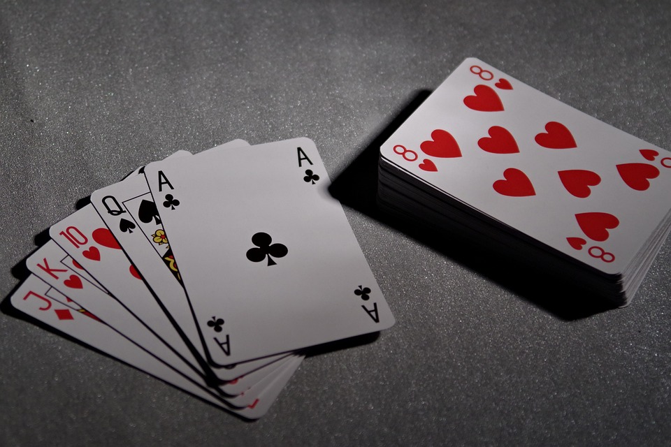 Full House vs. Straight: Can You Grasp the Difference and Win the Poker Hand Clash?