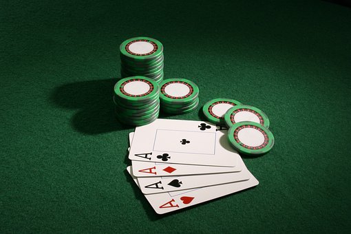 Casino Card Games Vs. Non-Card Games: Which Ones Should You Play